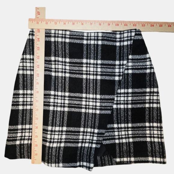 Black White Plaid Mini Skirt Women’s Classic Tartan Schoolcore Preppy - Picture 4 of 5